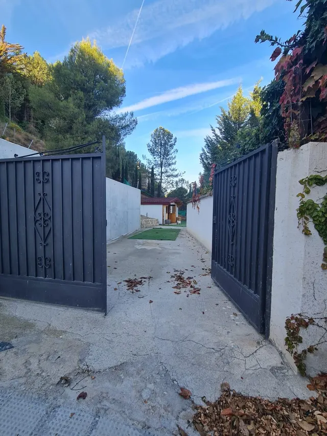 Parcela con una casita de madera en Cumbres Verdes. — 31