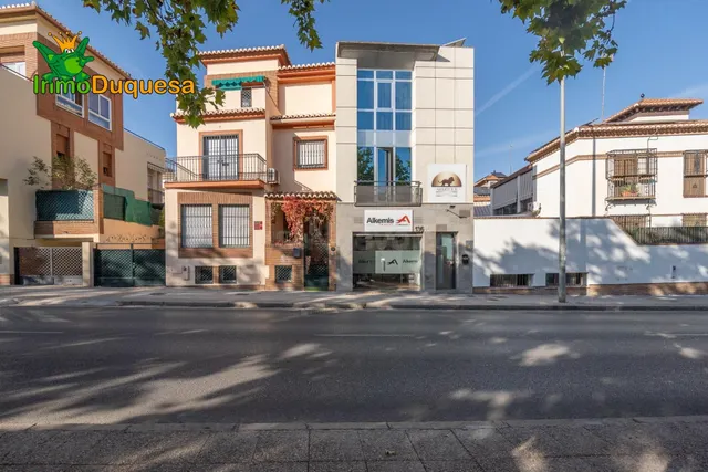 EDIFICIO COMPLETO de oficinas de 3 plantas destinado a ofici