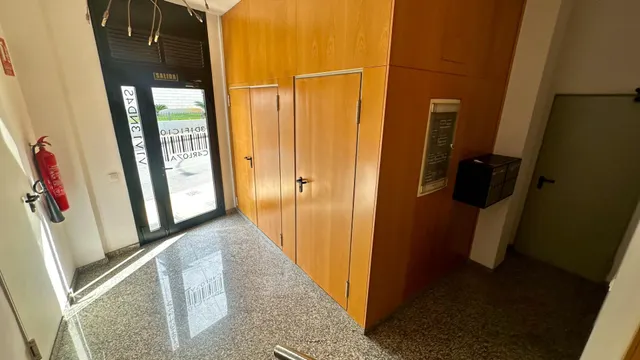 Piso exterior de 3 dormitorios y 2 baños con garaje y trastero en Avenida Buenos Aires. — 36