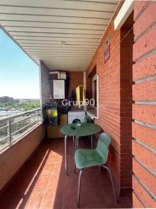 Piso en venta en La Bordeta para inversores o para invertir  - foto 2