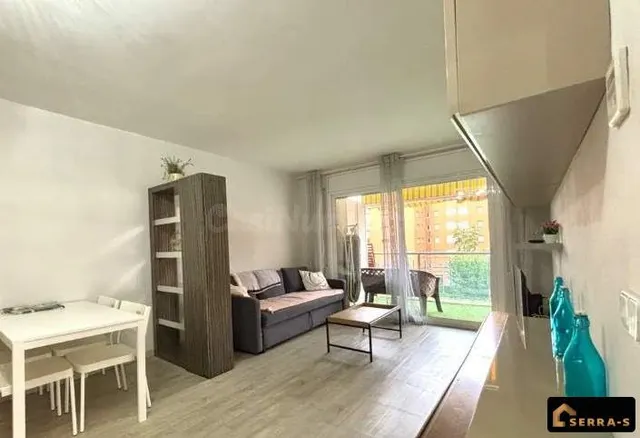 Apartamento con terraza, piscina y licencia turística a 300 metros de la playa en Santa Susanna — 2