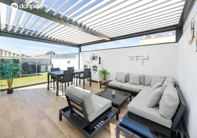 ÁTICO CON PERGOLA BIOCLIMATICA JUNTO AL METRO