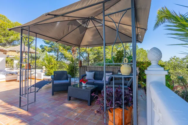 CHALET DE 3 DORMITORIOS Y 2 BAÑOS EN VILLA MARTIN (ORIHUELA  - foto 5