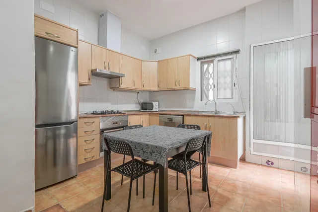 BAJO CON DISTRIBUCIÓN DE VIVIENDA Y PATIO EN GRAU DE VALENCIA — 13