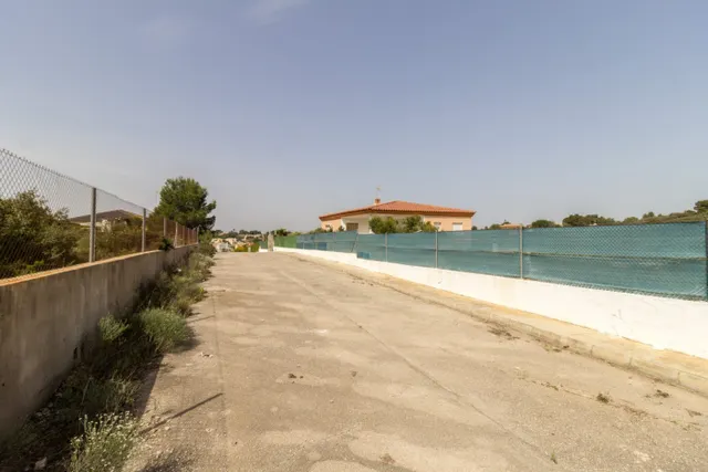 PARCELA ECONÓMICA EN MONSERRAT, EN LA URBANIZACIÓN COLINAS VENTA CABRERA. — 9
