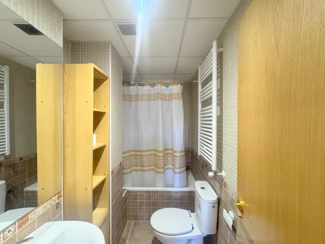 Amplio piso con 3 dormitorios, terraza y excelentes vistas en Las Navas del Marqués — 10