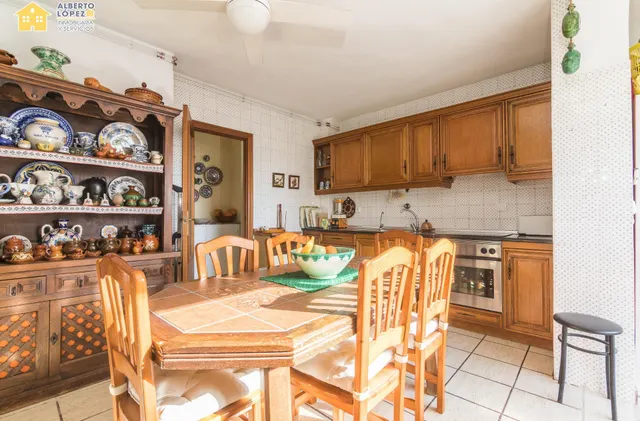 Apartamento en venta en primera línea de playa en Los Arenales del Sol, la propiedad está afectada por la Ley de Costas — 18