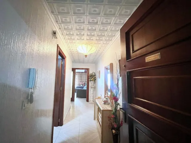 Amplio apartamento (aprox. 90 m2 - 2.ª planta) en primera línea de Playa del Acequión. Gran balcón con vistas al mar (suroeste), piscina comunitaria, cerca del centro, y directamente en la playa. — 28