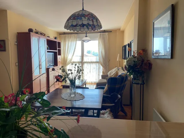 SE VENDE DÚPLEX AMUEBLADO. COCINA, SALÓN, 3 HAB., 2 BAÑOS, TRASTERO Y PLAZA DE GARAJE. — 3