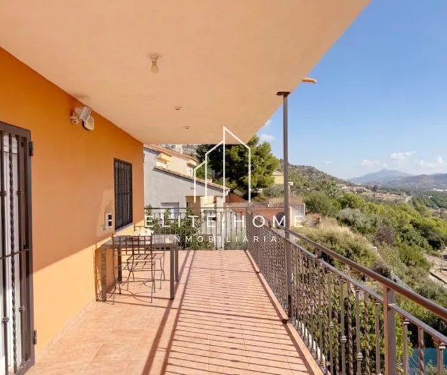 Una villa para disfrutar en familia en exclusiva urbanización y con el mediterráneo como horizonte — 15