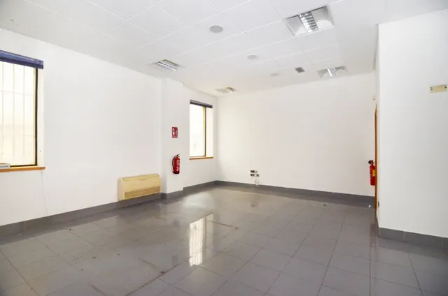 Urbis te ofrece un local en alquiler en zona Centro, Salamanca. — 16