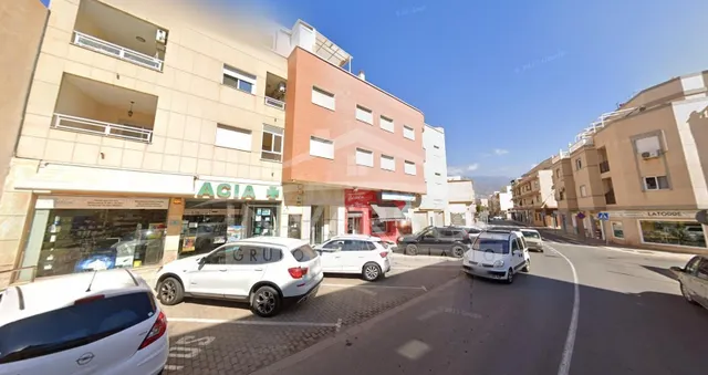 VIVIENDA EN CALLE SIERRA NEVADA - foto 2