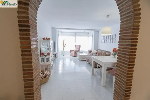 SE VENDE AMPLIO PISO ZONA MERCADONA DE 4 DORMITORIOS, 2 BAÑO - foto 5
