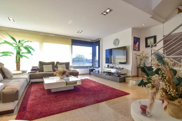 Moderna y seminueva casa en Paiporta en zona tranquila, sin finca delante — 8