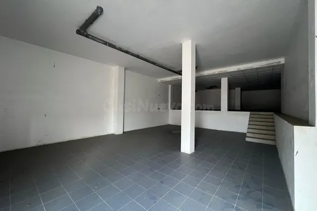 Local comercial diáfano de 140 m2 en una ubicación estratégi - foto 2