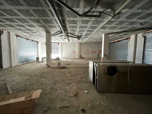 LOCAL COMERCIAL ESQUINERO FRENTE A CAP IGUALADA NORD — 8