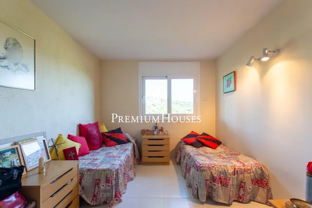 Exclusiva casa con jardín, piscina y espectaculares vistas al mar en Sant Andreu de Llavaneres — 40