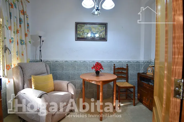 CASA CON TERRAZA Y VISTAS DESPEJADAS A LA MONTAÑA — 35