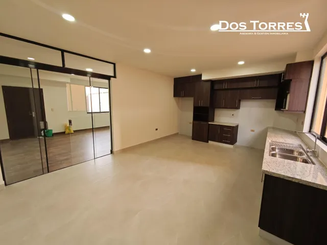 $us.- 129.500 Amplia casa nueva a estrenar, con 4 dormitorios, próximo a 4 esquinas. — 11