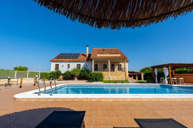 VILLA DE LUJO EN CATRAL . — 2