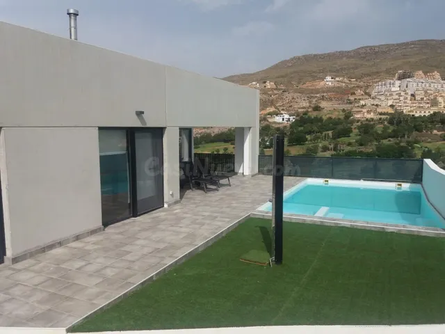 Tres chalets en La Envia Golf.