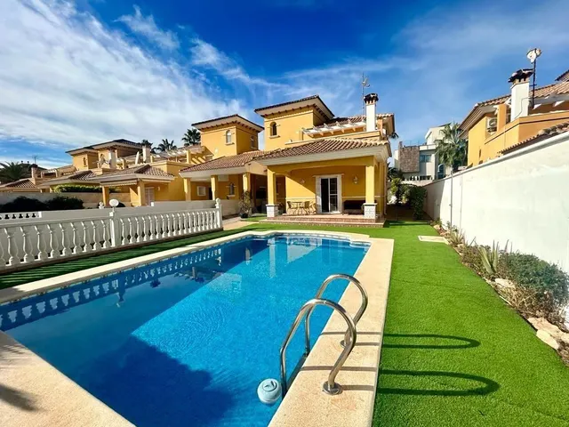 CHALET DE 4 DORMITORIOS 2 BAÑOS EN ORIHUELA COSTA ( LA ZENIA - foto 3