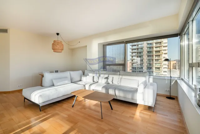 PISO CON VISTA AL MAR — 8