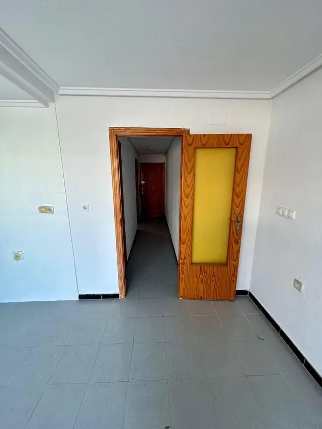 ¡Oportunidad Única! Ático para Reformar en el Centro de Torrevieja con Vistas Despejadas. — 8