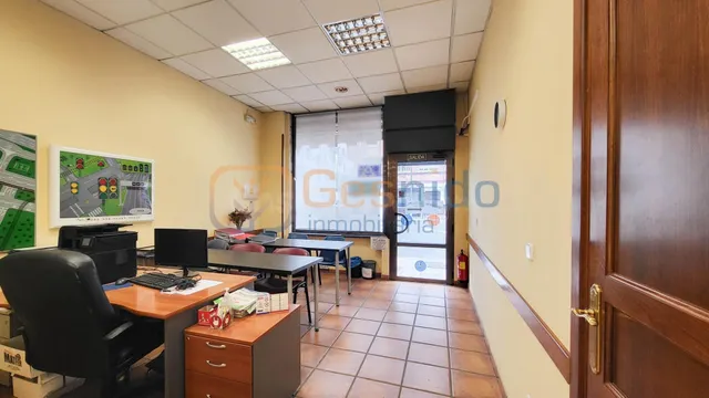 LOCAL EN ALQUILER totalmente acondicionado en Via Roma en Se