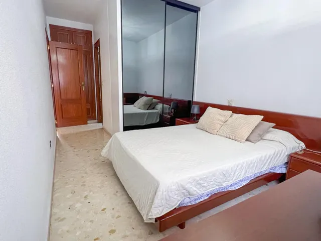 PISO DE CUATRO habitaciones EN EL CARMEN — 15