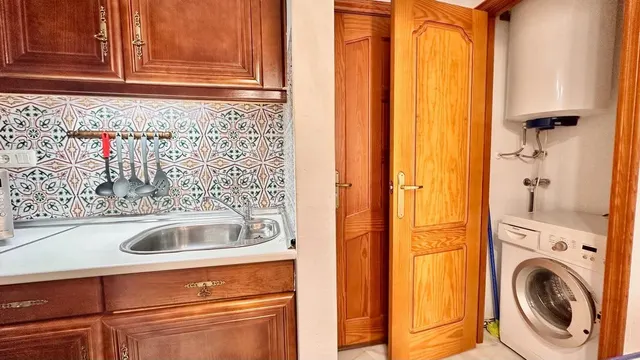 Apartamento con terraza, provincia de Alicante, Torrevieja. 2 habitaciones, 63 m2, 200 metros al mar. — 10