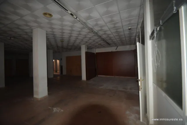 Local comercial a la venta en el centro de Orihuela, con 275 m2. construidos. — 9