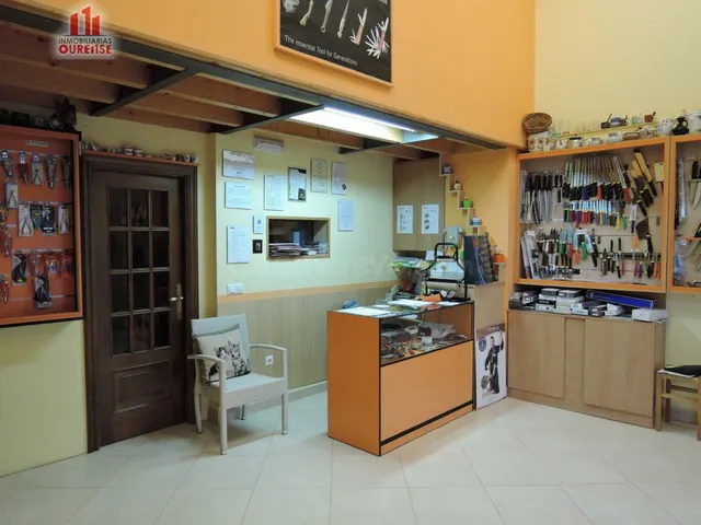 VENTA DE LOCAL COMERCIAL AL LADO DEL EROSKI CENTER DE MARIÑA - foto 3