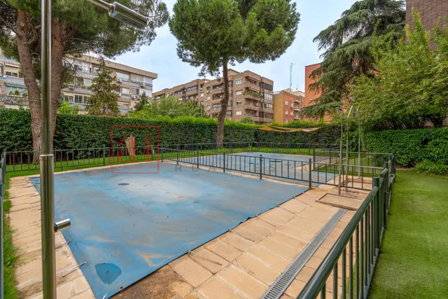 PISO EXTERIOR CON PISCINA  Y PLAZA DE GARAJE EN EL BARRIO DE ESTRELLA — 34