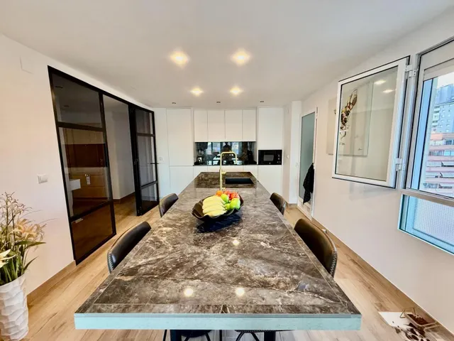 Apartamento reformado con vistas al mar, terraza y parking incluido en poniente, Benidorm — 10