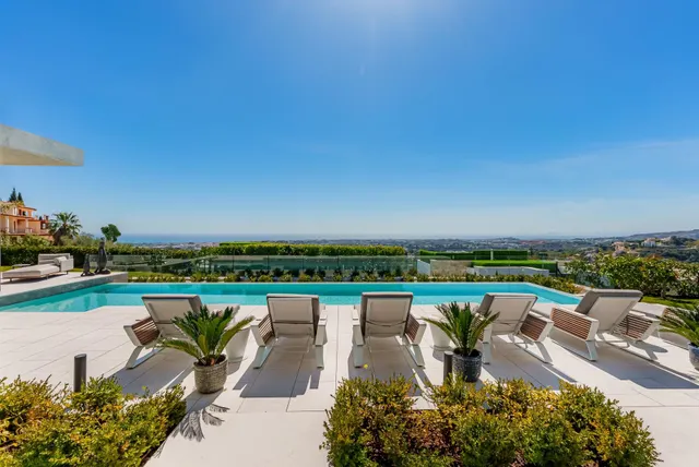 VILLA DE LUJO EN URBANIZACIÓN LA QUINTA, BENAHAVIS — 8