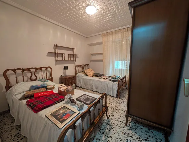 4 DORMITORIOS ,,, PISO ,, CERCA DE LA UNIVERSIDAD — 23