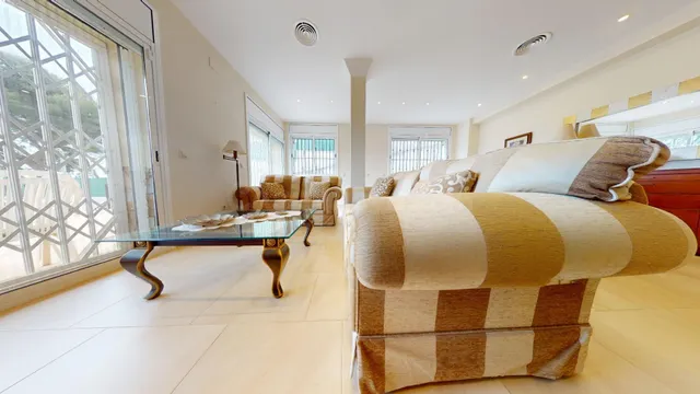 EXCLUSIVA CASA AMUEBLADA EN ALQUILER EN CAN ROCA – CASTELLDE - foto 4