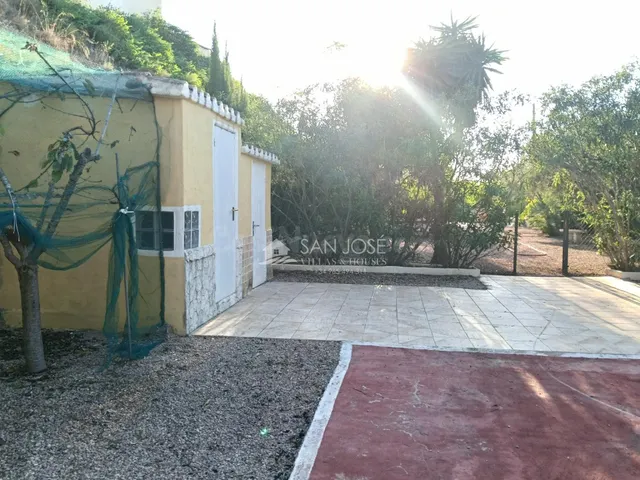 Se vende albergue con placas solares en buen estado cerca de Aspe — 3