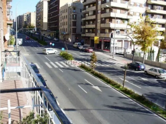 VIVIENDA PARA REFORMAR A SU GUSTO EN EL PASEO CANALEJAS - foto 2