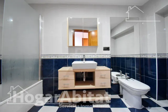 Espacio familiar y comodidad absoluta en este piso totalmente exterior con garaje privado cerrado — 45