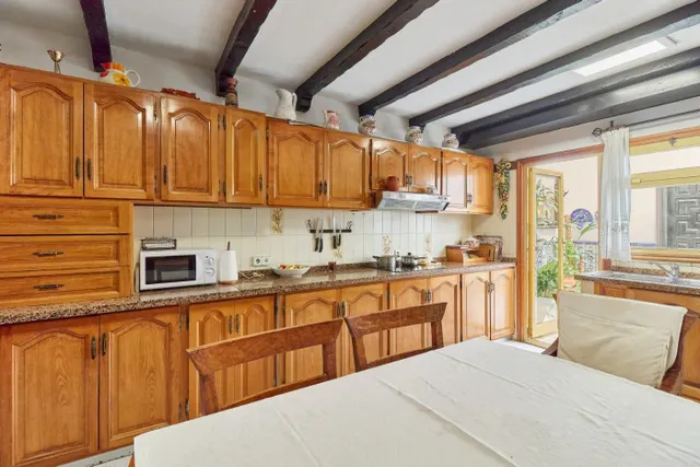 VENTA DE VILLA PAREADA EN EL CENTRO DE MARBELLA. 8 DORMITORIOS, JARDÍN CON PISCINA Y PARKING. — 15
