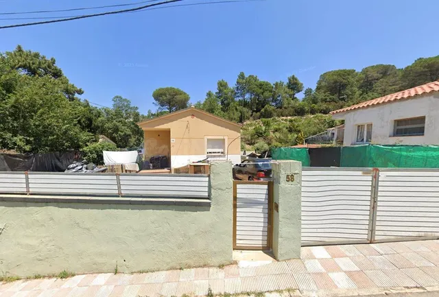 Se vende bungalow OKUPADO en Tordera Lloret de Mar (Girona)