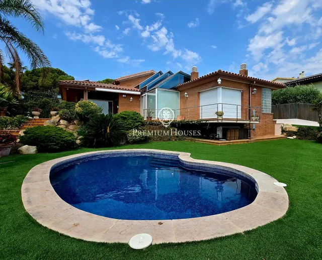 Preciosa casa de lujo en venta con vistas al mar y piscina en Calella — 50