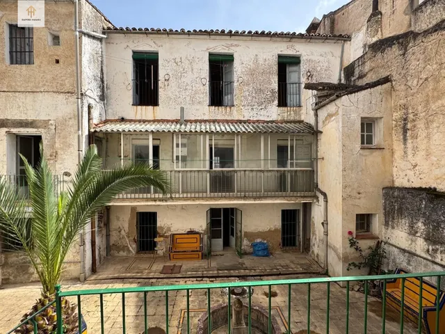 Amplio Edificio para reformar en el Corazón de Cáceres - Opo - foto 2