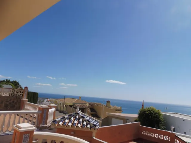 Villa grande con mucho potencial y vistas al mar zona Estupa Budista, Benalmádena — 12