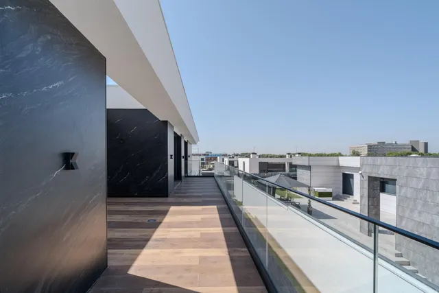 Exclusivo Chalet con Piscina en El Bosque — 8