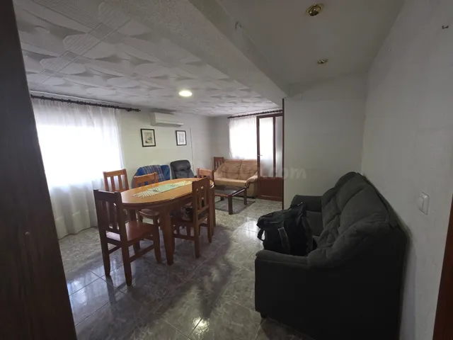 Casa de pueblo esquinera con buhardilla, gran almacén y terr - foto 4