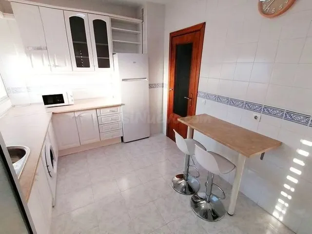 Piso de 4 Dormitorio y 2 Baños - Garaje coche y moto Opciona - foto 2