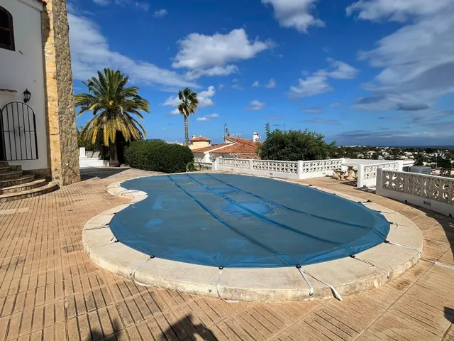 Villa con preciosas vistas al mar y amplia parcela en Calpe — 13